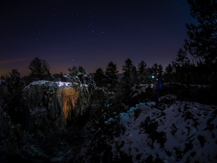 用三脚架拍摄风景:用三脚架拍摄的冬季夜景