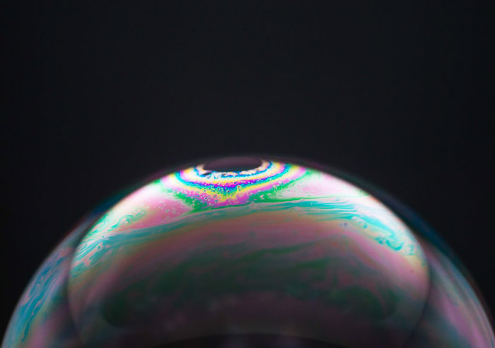 酷的微微的泡沫摄影肥皂泡在黑色的背景