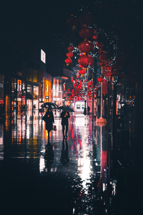 城市街道夜间大气雨照