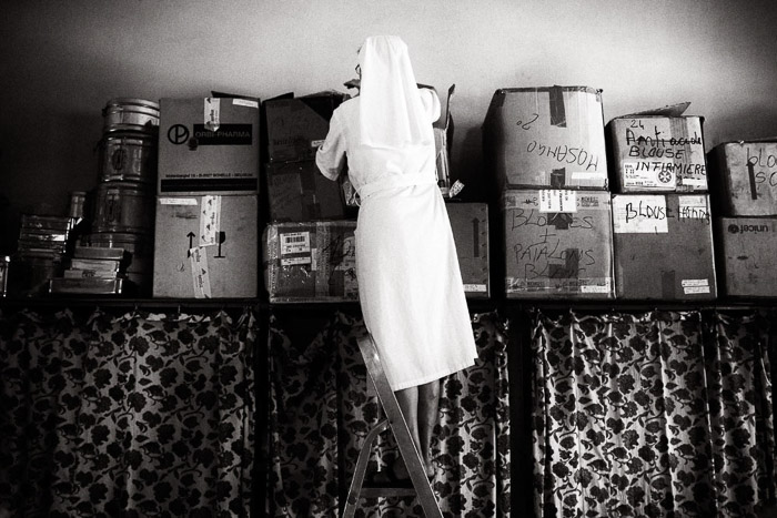 刚果民主共和国一位天主教修女的黑白照片。新闻摄影vs纪实摄影