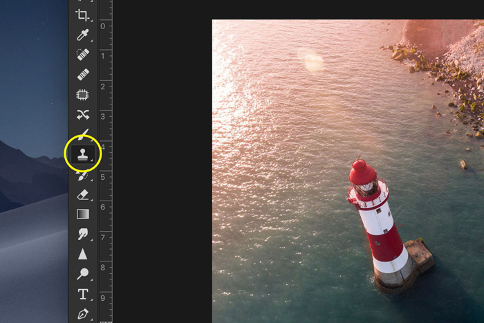 使用Adobe Photoshop克隆图章工具的屏幕截图