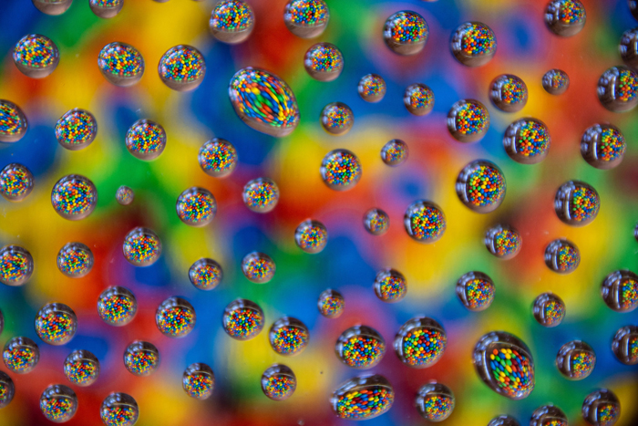 罗伯特·梅森拍摄的彩色水滴