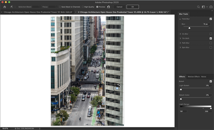 Photoshop工作区的屏幕截图。显示模糊画廊工作区与现场模糊应用。