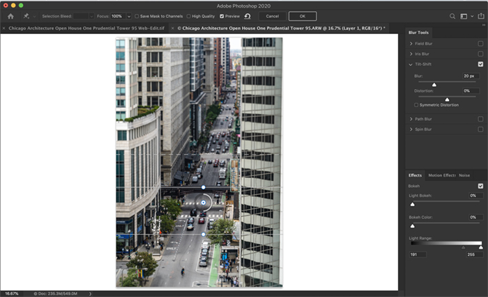Photoshop工作区的屏幕截图。显示模糊画廊工作区，应用倾斜换档模糊。