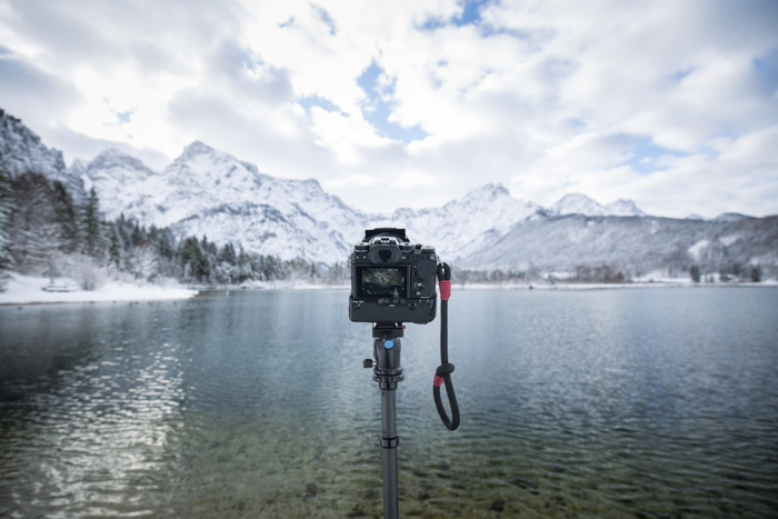 数码单反相机三脚架拍摄了一幅冰冻景观延时拍摄