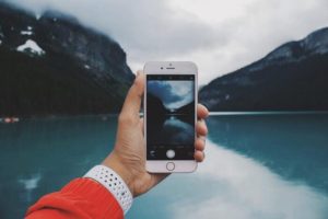 有人用iphone拍了一张湖的照片